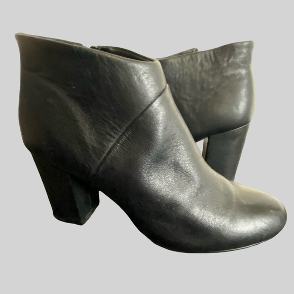 Steve Madden Juliet Black Leather Office Casual Heel Ankle Boot- Sz-9 - Picture 1 of 16